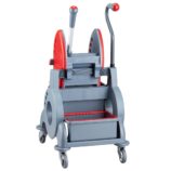 Wózek jednowiadrowy 15 l, z kuwetą 8 l, z prostą rączką, czerwony