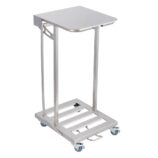 Stelaż na worki, z wolno opadającą pokrywą i przyciskiem pedałowym, na kółkach, stal matowa